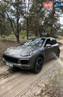 Позашляховик / Кросовер Porsche Cayenne 2015 в 