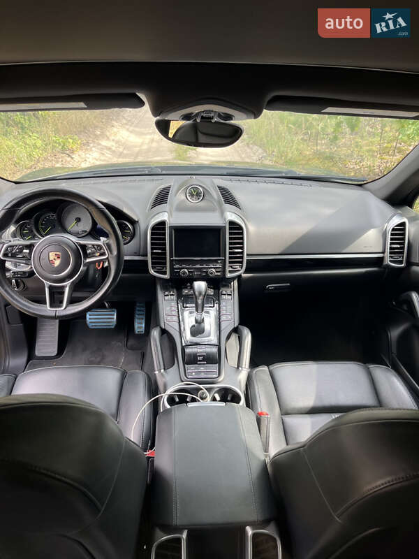 Внедорожник / Кроссовер Porsche Cayenne 2015 в Кременчуге