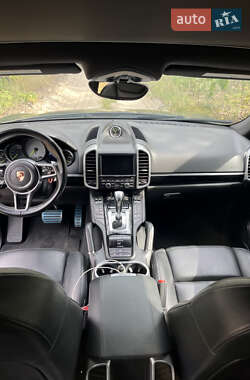 Позашляховик / Кросовер Porsche Cayenne 2015 в 