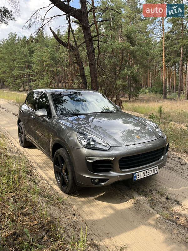 Внедорожник / Кроссовер Porsche Cayenne 2015 в Кременчуге