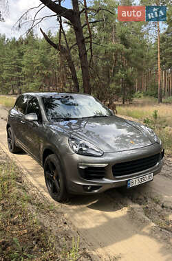 Позашляховик / Кросовер Porsche Cayenne 2015 в 