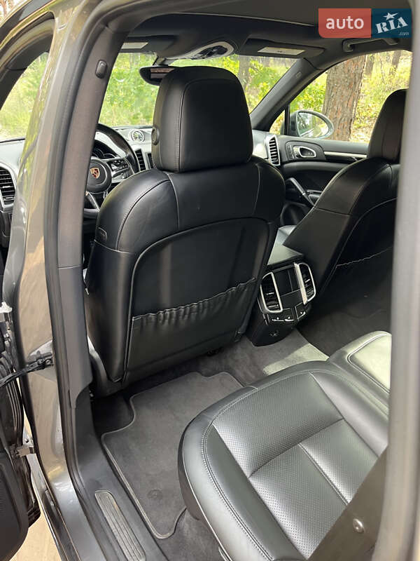 Внедорожник / Кроссовер Porsche Cayenne 2015 в Кременчуге