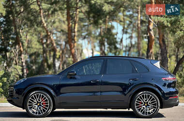 Позашляховик / Кросовер Porsche Cayenne 2019 в 