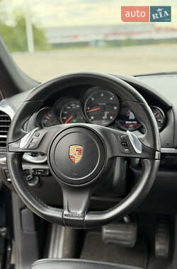 Внедорожник / Кроссовер Porsche Cayenne 2012 в 