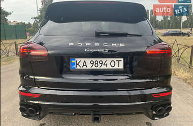 Внедорожник / Кроссовер Porsche Cayenne 2015 в 