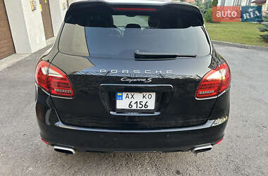 Внедорожник / Кроссовер Porsche Cayenne 2014 в 
