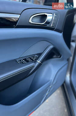 Внедорожник / Кроссовер Porsche Cayenne 2010 в 