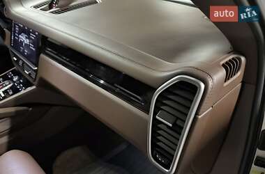 Позашляховик / Кросовер Porsche Cayenne 2019 в 