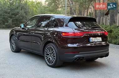 Позашляховик / Кросовер Porsche Cayenne 2022 в 