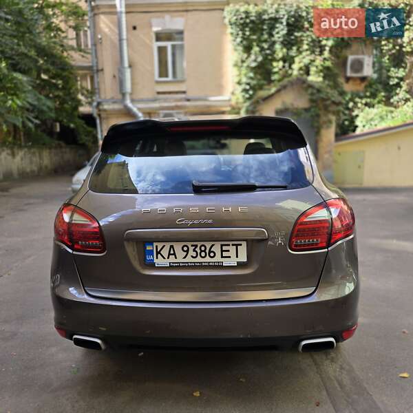 Внедорожник / Кроссовер Porsche Cayenne 2012 в Киеве