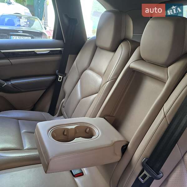 Внедорожник / Кроссовер Porsche Cayenne 2012 в Киеве