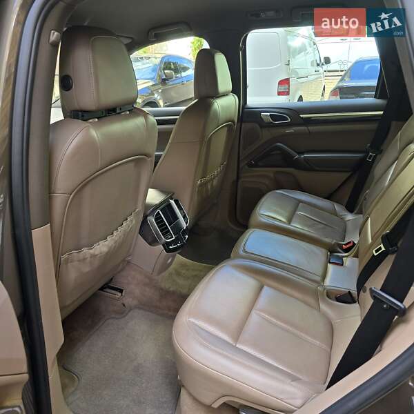 Внедорожник / Кроссовер Porsche Cayenne 2012 в Киеве