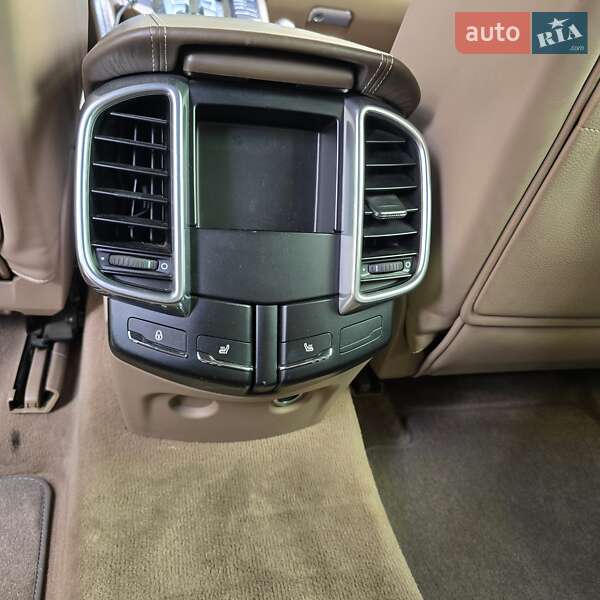 Внедорожник / Кроссовер Porsche Cayenne 2012 в Киеве