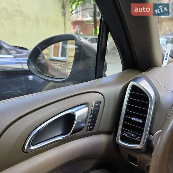 Внедорожник / Кроссовер Porsche Cayenne 2012 в Киеве