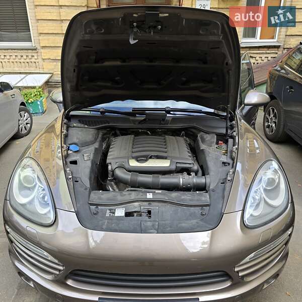 Внедорожник / Кроссовер Porsche Cayenne 2012 в Киеве
