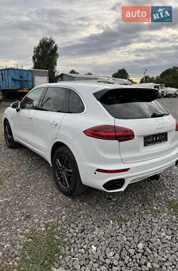 Позашляховик / Кросовер Porsche Cayenne 2015 в  фото 19 Позашляховик / Кросовер Porsche Cayenne 2015 в