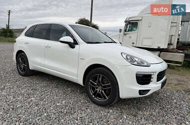 Позашляховик / Кросовер Porsche Cayenne 2015 в  фото 23 Позашляховик / Кросовер Porsche Cayenne 2015 в