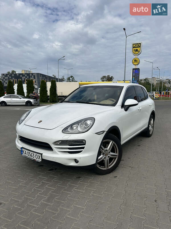 Позашляховик / Кросовер Porsche Cayenne 2013 в 