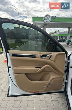 Позашляховик / Кросовер Porsche Cayenne 2013 в 
