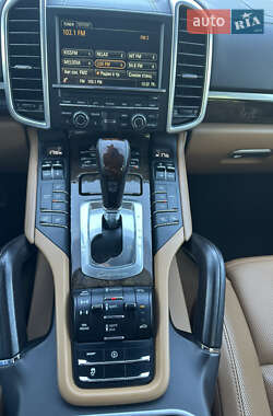 Внедорожник / Кроссовер Porsche Cayenne 2015 в 