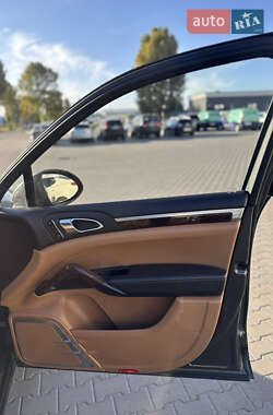 Внедорожник / Кроссовер Porsche Cayenne 2011 в 
