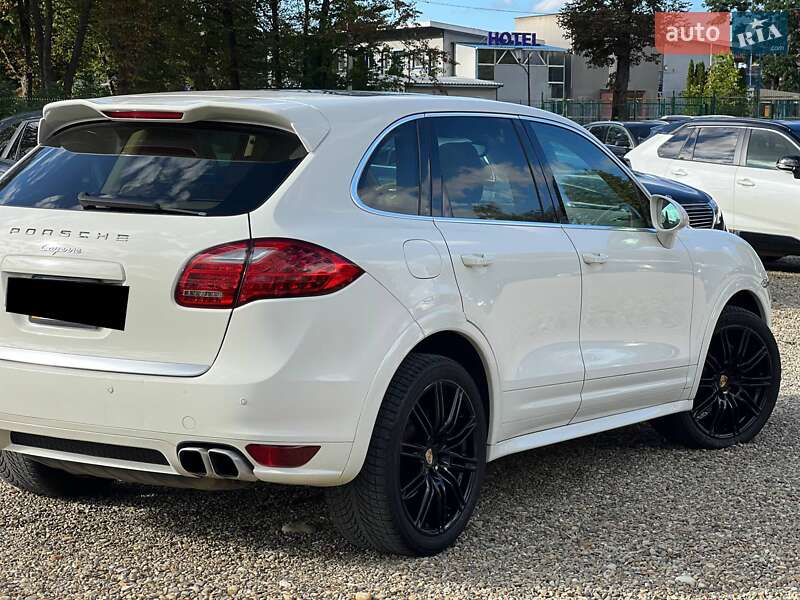 Внедорожник / Кроссовер Porsche Cayenne 2011 в Стрые