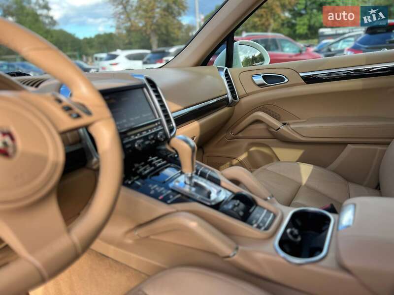 Внедорожник / Кроссовер Porsche Cayenne 2011 в Стрые