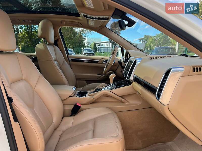 Внедорожник / Кроссовер Porsche Cayenne 2011 в Стрые