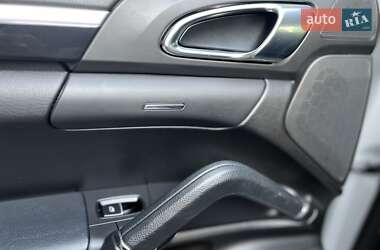 Позашляховик / Кросовер Porsche Cayenne 2012 в 