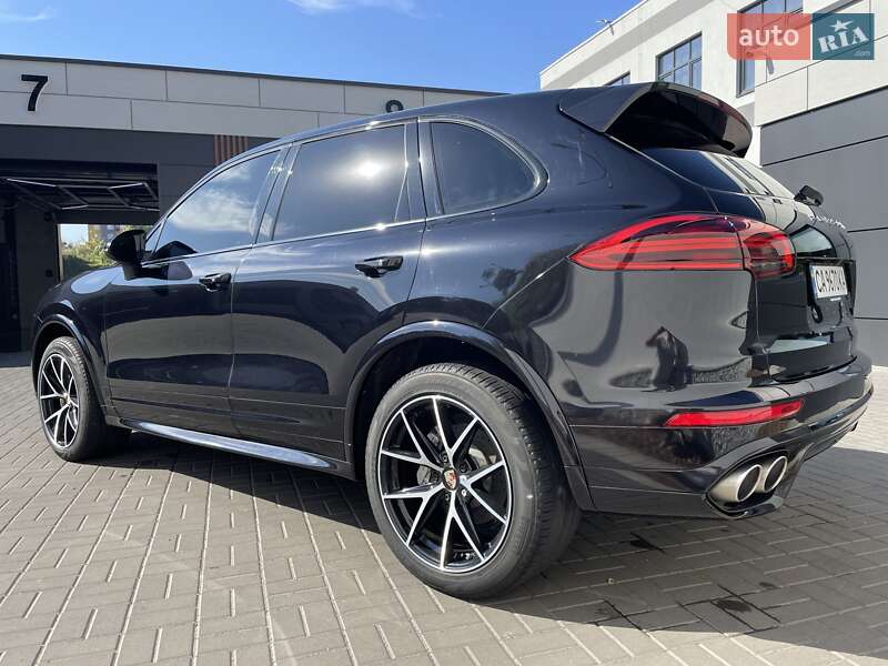 Позашляховик / Кросовер Porsche Cayenne 2016 в 