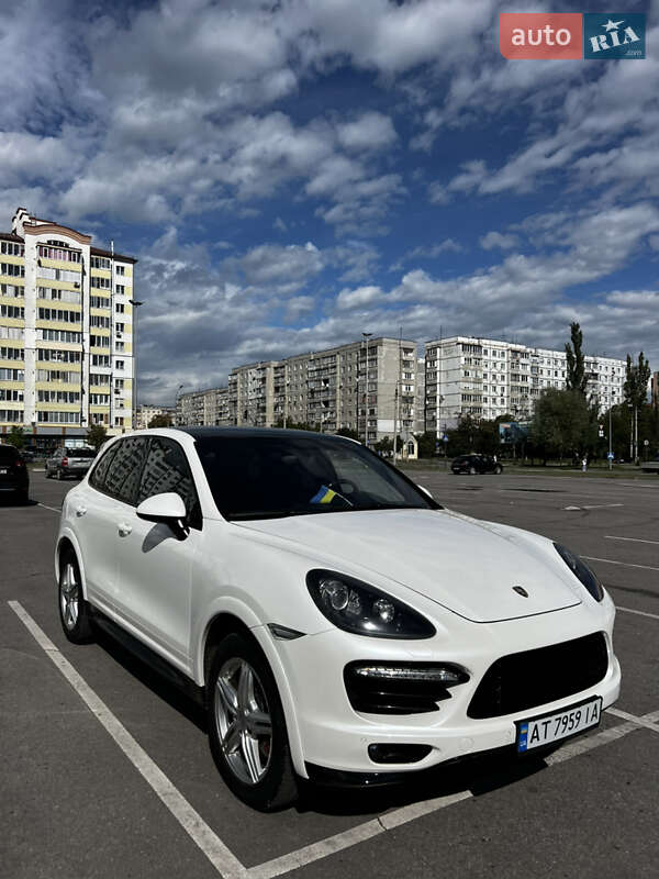 Внедорожник / Кроссовер Porsche Cayenne 2011 в Микуличине