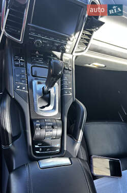 Внедорожник / Кроссовер Porsche Cayenne 2011 в 