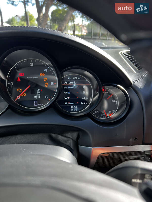 Внедорожник / Кроссовер Porsche Cayenne 2011 в Микуличине