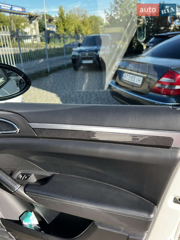 Внедорожник / Кроссовер Porsche Cayenne 2011 в Микуличине