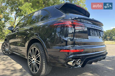 Позашляховик / Кросовер Porsche Cayenne 2015 в 