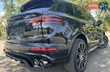 Позашляховик / Кросовер Porsche Cayenne 2015 в 