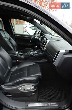 Внедорожник / Кроссовер Porsche Cayenne 2010 в 