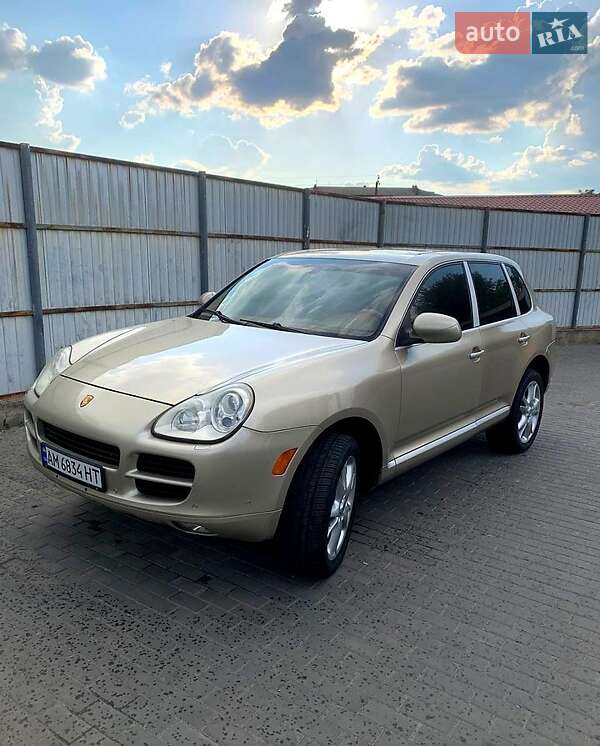 Внедорожник / Кроссовер Porsche Cayenne 2004 в Малине
