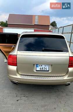 Позашляховик / Кросовер Porsche Cayenne 2004 в 