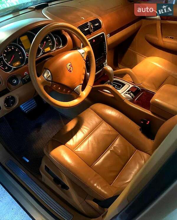 Внедорожник / Кроссовер Porsche Cayenne 2004 в Малине