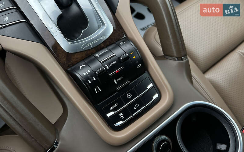 Внедорожник / Кроссовер Porsche Cayenne 2012 в Львове