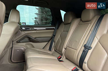 Позашляховик / Кросовер Porsche Cayenne 2012 в 
