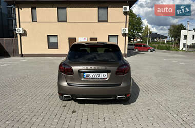 Позашляховик / Кросовер Porsche Cayenne 2011 в 
