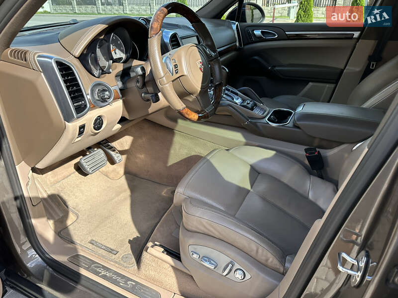 Внедорожник / Кроссовер Porsche Cayenne 2011 в Ровно