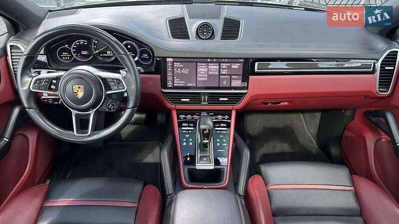 Внедорожник / Кроссовер Porsche Cayenne 2021 в Киеве