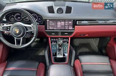 Позашляховик / Кросовер Porsche Cayenne 2021 в 