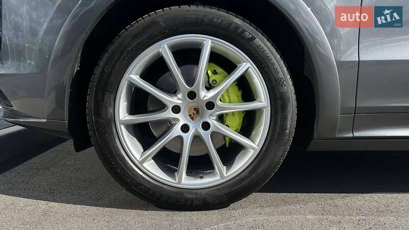 Внедорожник / Кроссовер Porsche Cayenne 2021 в Киеве