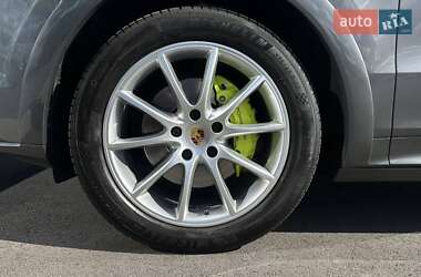 Позашляховик / Кросовер Porsche Cayenne 2021 в 