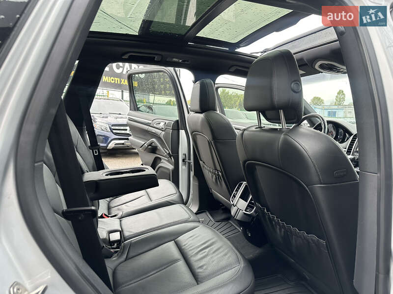 Внедорожник / Кроссовер Porsche Cayenne 2013 в Харькове