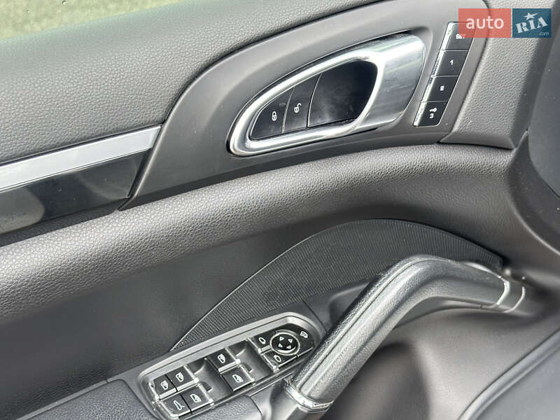 Внедорожник / Кроссовер Porsche Cayenne 2013 в Харькове